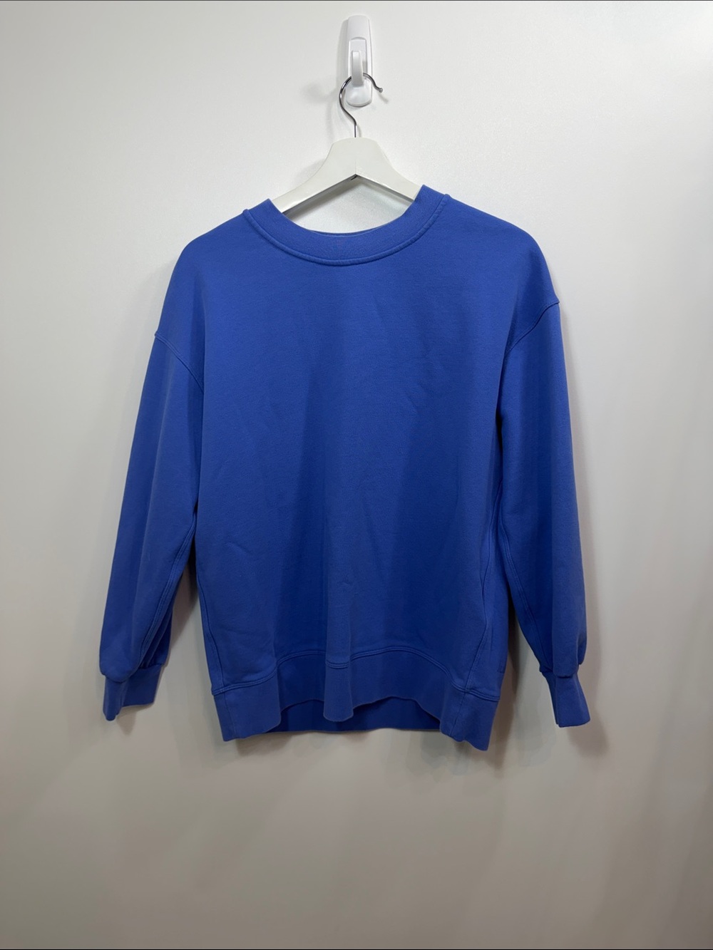 Lululemon women’s crewneck sweatshirt size 2.